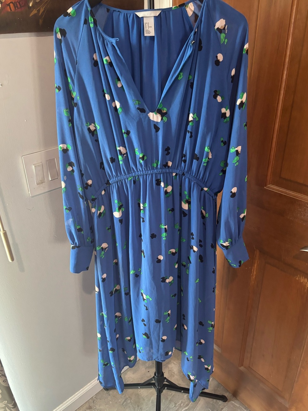 Women’s Medium Fun and Festive Abstract H&M Blue Midi Dress Size 10
